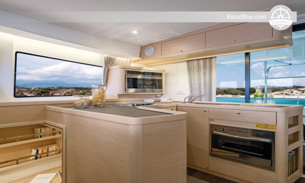Unforgettable weekly Charter on an exquisite catamaran in Volos, Greece
