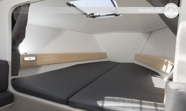 Pogo sailing yacht weekly charter in La Rochelle-France