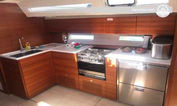 Di più yacht in affitto settimanale a Hvar-Croazia