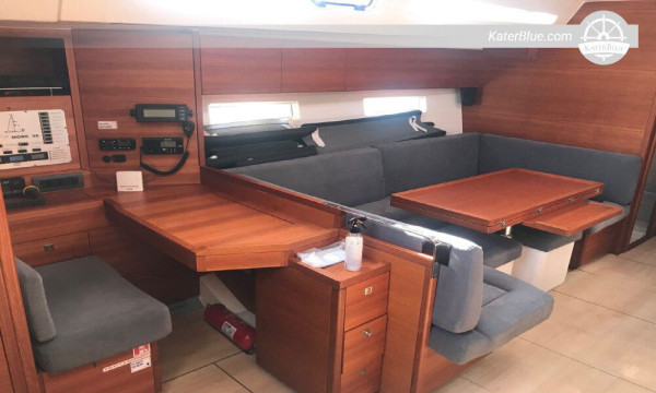 Di più yacht in affitto settimanale a Brac-Croazia