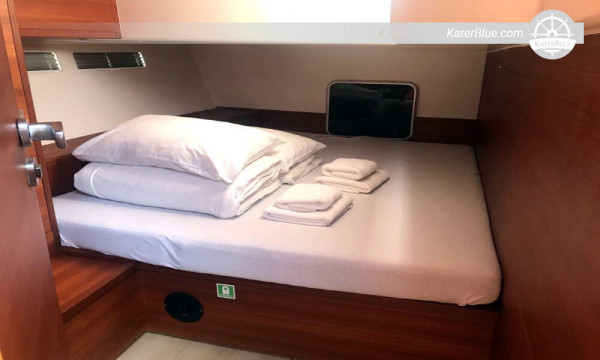 Di più yacht in affitto settimanale a Brac-Croazia