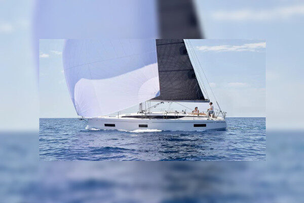 Bavaria yacht noleggio settimanale Hvar-Croazia