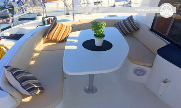 Noleggio catamarano di un'ora a Marbella Spagna