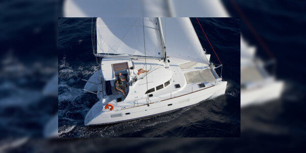 Escursione di gruppo in catamarano di 3 ore Marbella Spagna