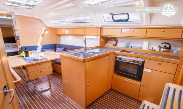 Barca a vela Premium in affitto per le vacanze a Hvar-Croazia
