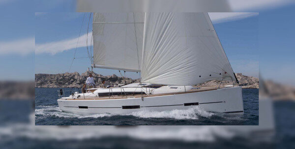 Noleggio settimanale di barche a vela con skipper a Marbella, Spagna