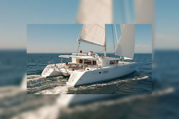 Noleggio settimanale su un lussuoso catamarano a Hvar-Croazia