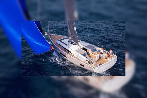 Yacht Beneteau per charter settimanali Hvar-Croazia