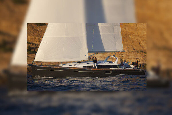Beneteau Sense yacht accessibile per il noleggio settimanale a Vis-Croazia