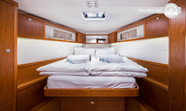 Beneteau Sense yacht accessibile per il noleggio settimanale a Vis-Croazia