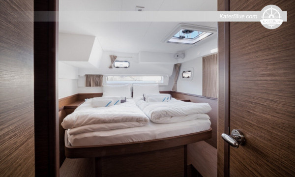 Charter settimanale offerto su un lussuoso catamarano a Hvar-Croazia