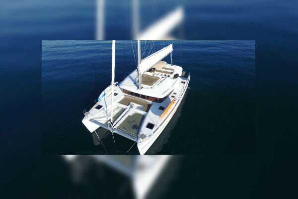 Noleggio settimanale su catamarano disponibile a Vis-Croazia
