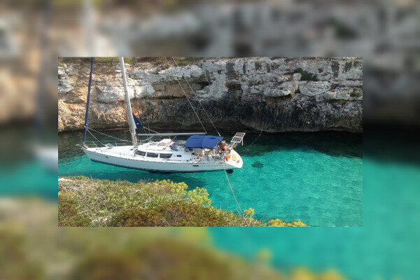 Daily charter on Jeanneau vessel with Skipper Mallorca-Spain