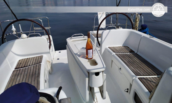 Beneteau vessel for day charter with skipper Alicante-Spain
