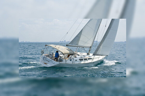 Sunset charter on Jeanneau vessel with Skipper Mallorca-Spain