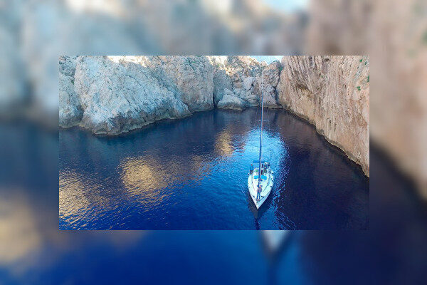 Beneteau vessel for day charter with skipper Tabarca-Spain