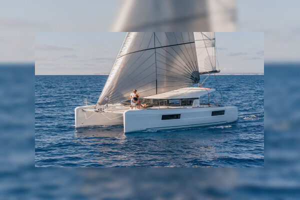 Catamarano settimanale lungo le coste di Vis Croazia