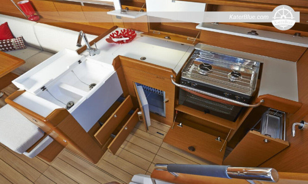 Half-Day charter on Jeanneau vessel with Skipper Mallorca-Spain