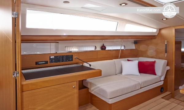 Sunset charter on Jeanneau vessel with Skipper Mallorca-Spain