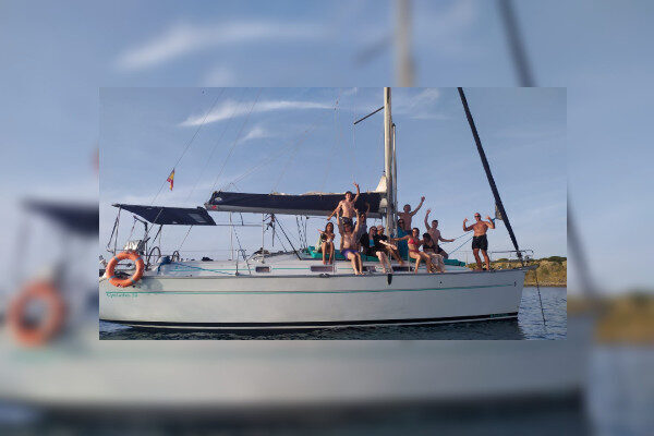 Beneteau vessel for sunset charter with skipper Tabarca-Spain