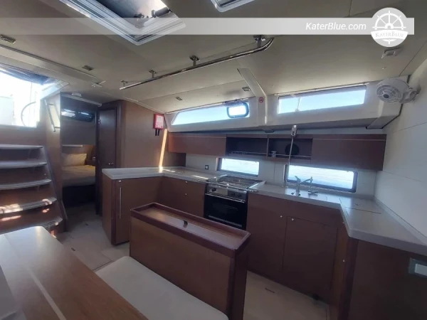 Luxurious Sailing Yacht Charter: Beneteau Oceanis 51.1, Volos Greece