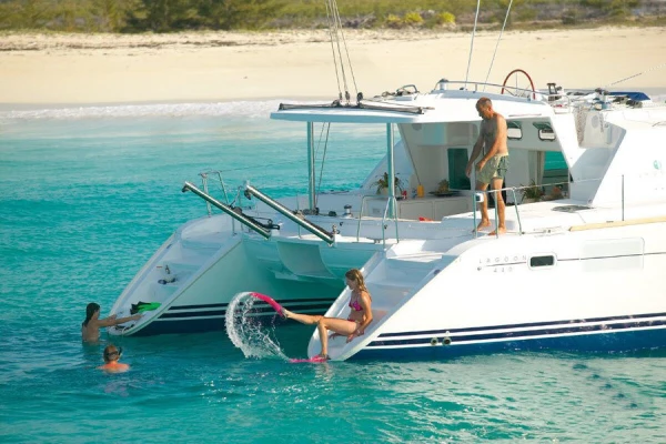 Catamarano Lagoon noleggio settimanale Ibiza-Spagna
