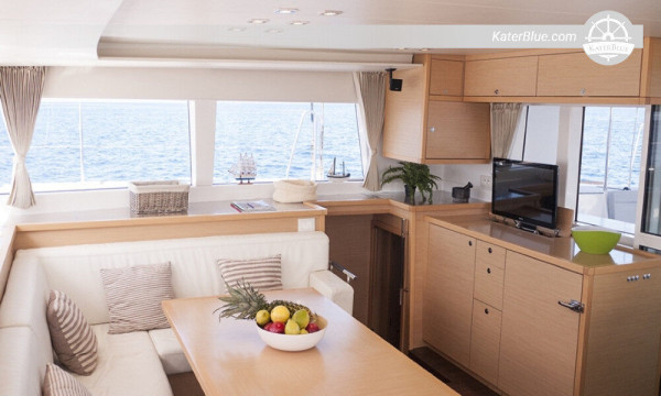 Catamarano Deluxe noleggio settimanale Formentera-Spagna