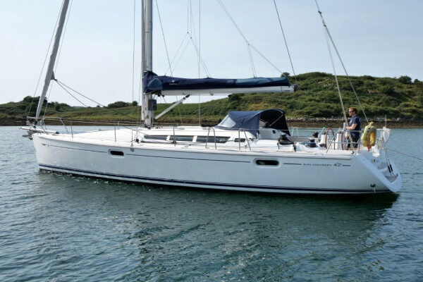 Nave Jeanneau 7 ore a noleggio Cadice-Spagna