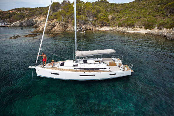 Jeanneau vessel weekly charters Athens-Greece