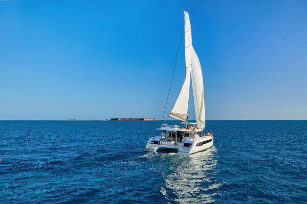 Leopard Catamaran biedt wekelijkse charters aan tussen Corfu en Griekenland.