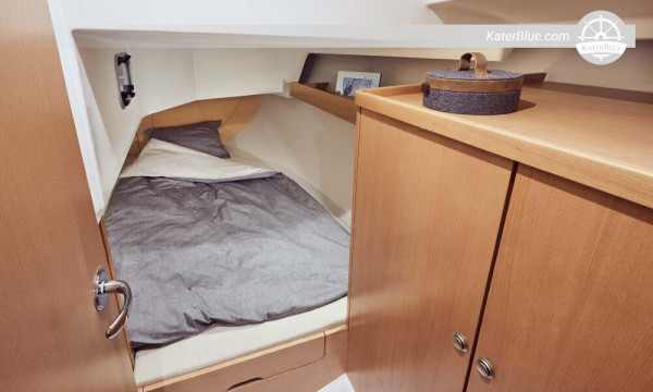 Nave Jeanneau a noleggio al tramonto con skipper Cadice-Spagna