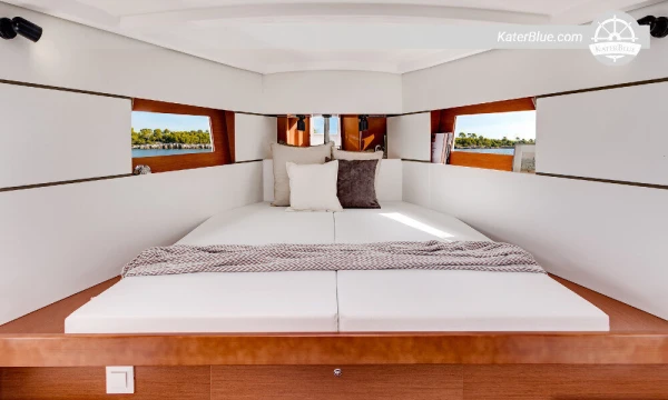 Oceanis vessel weekly charters Sardinia-Italy