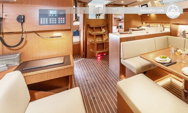 Location hebdomadaire de yachts en Bavière Saronikos-Grèce