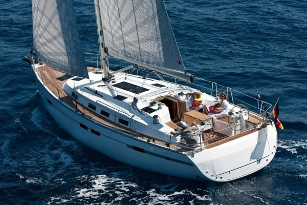 Location hebdomadaire de yachts en Bavière Saronikos-Grèce