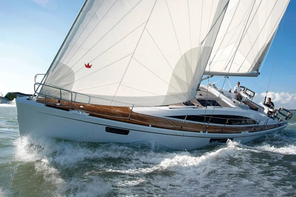 Location de bateau de luxe à la semaine à Saronikos-Grèce