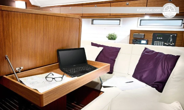 Location de bateau de luxe à la semaine à Saronikos-Grèce