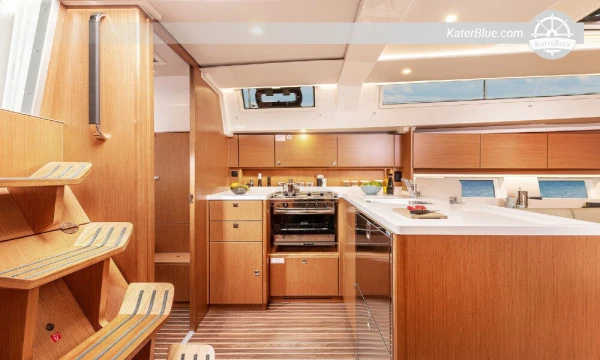 Location hebdomadaire de yachts en Bavière Saronikos-Grèce