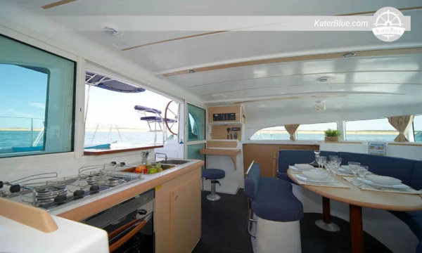 Noleggio catamarano con equipaggio Marbella-Spagna