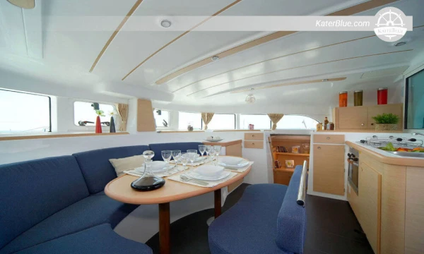 Catamarano day charter con equipaggio Ibiza Spagna
