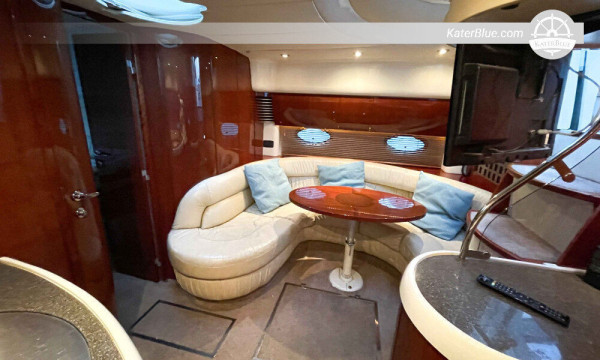 Noleggio di un'imbarcazione Fairline al tramonto con skipper Marbella-Spagna