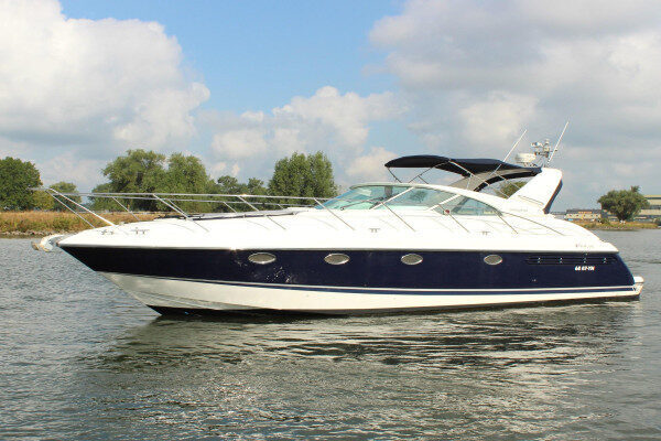 Yacht Fairline a noleggio di giorno con skipper Marbella-Spagna