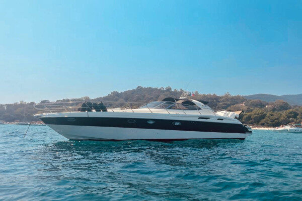Yacht Cranchi a mezza giornata con skipper Marbella-Spagna