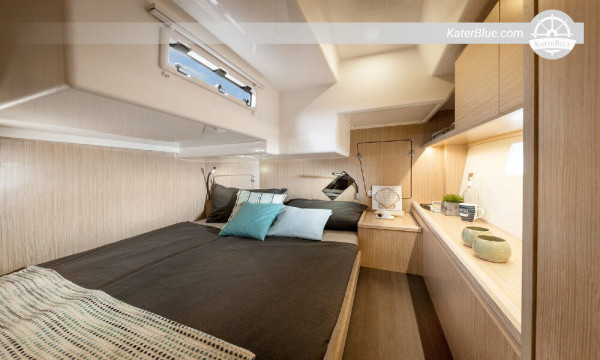 Bavaria vessel weekly charters Marseilles-France