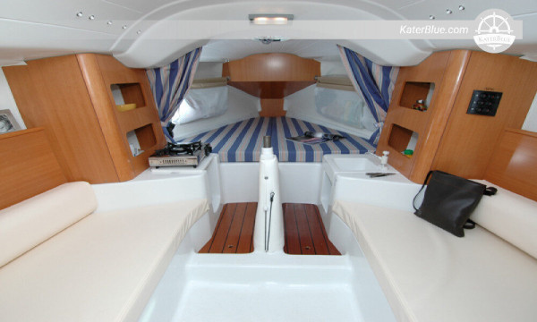 Beneteau yacht weekly charters La Trinite-sur-mer-France