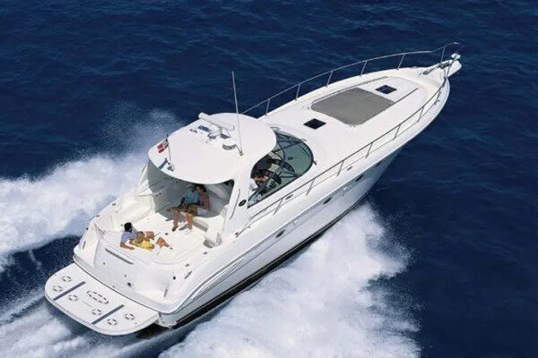 Sea Ray yacht noleggio giornaliero con skipper Marbella-Spagna
