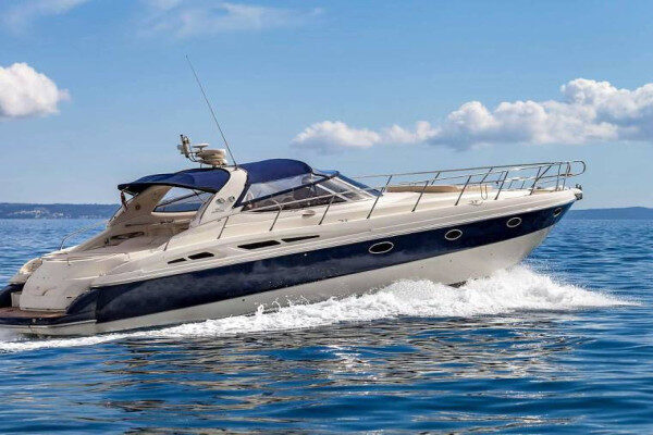 Cranchi yacht a noleggio diurno con skipper Marbella-Spagna