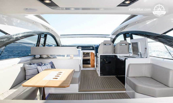 Noleggio di un'imbarcazione Fairline al tramonto con skipper Marbella-Spagna