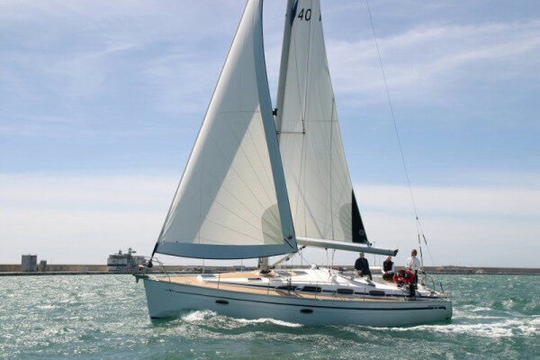 Weekly charter Bavaria vessel Vis-Croatia