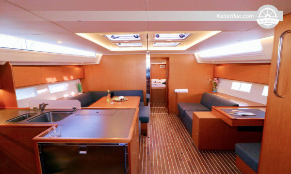 Weekly charter Bavaria vessel Vis-Croatia