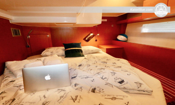 Weekly charter Bavaria vessel Vis-Croatia